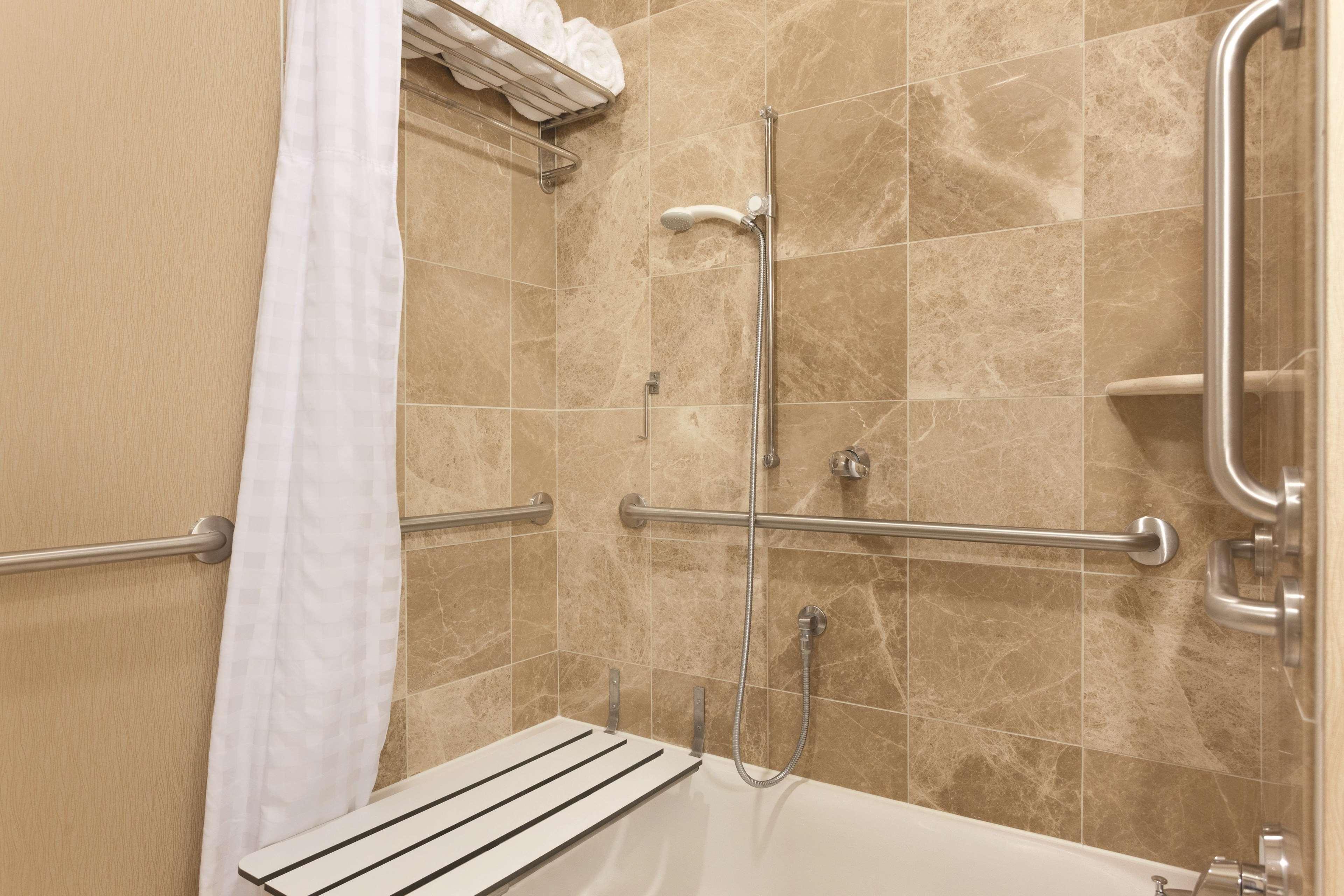 Hilton Garden Inn Falls Church Buitenkant foto