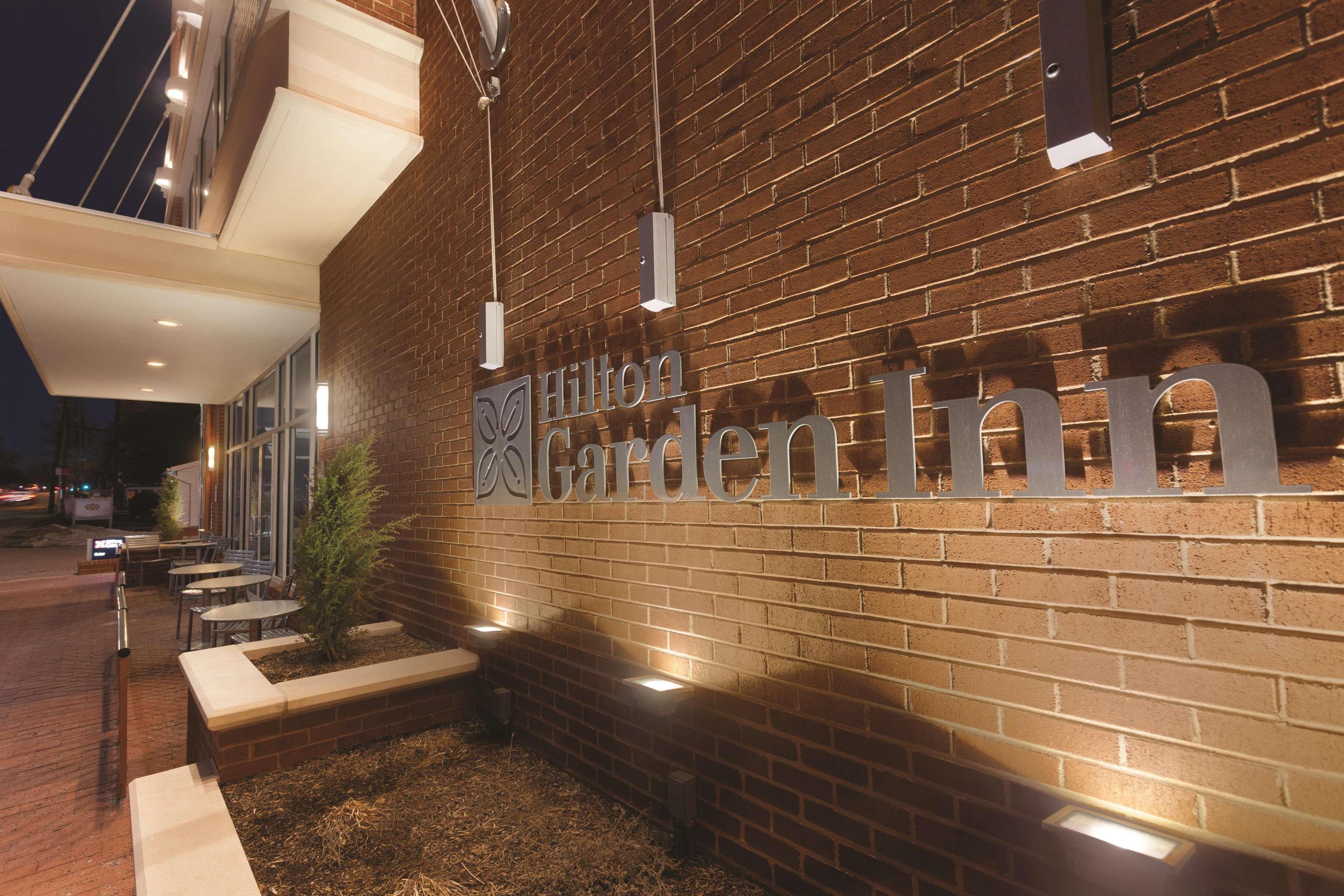 Hilton Garden Inn Falls Church Buitenkant foto
