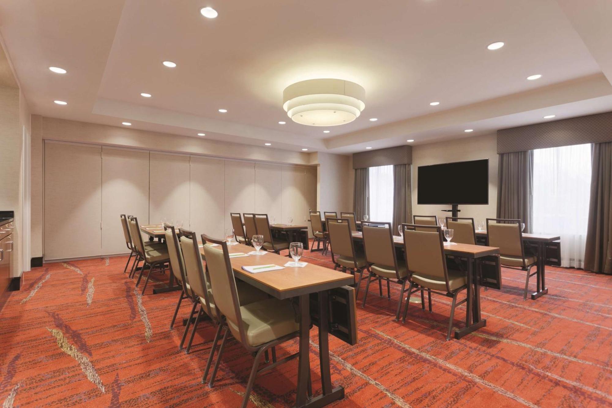 Hilton Garden Inn Falls Church Buitenkant foto