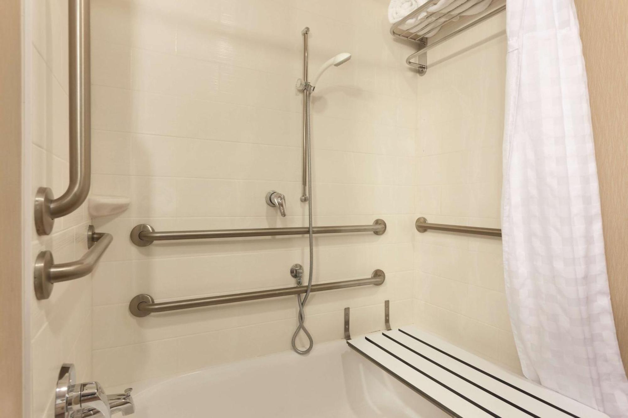 Hilton Garden Inn Falls Church Buitenkant foto