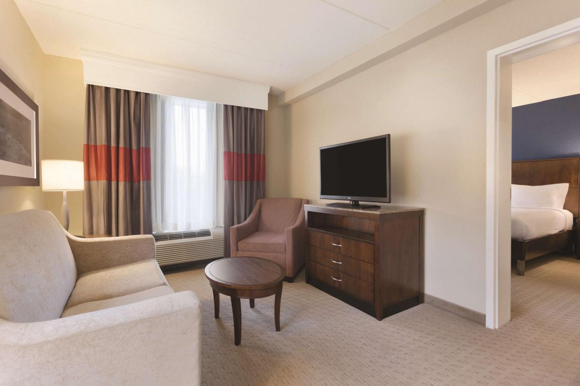 Hilton Garden Inn Falls Church Buitenkant foto