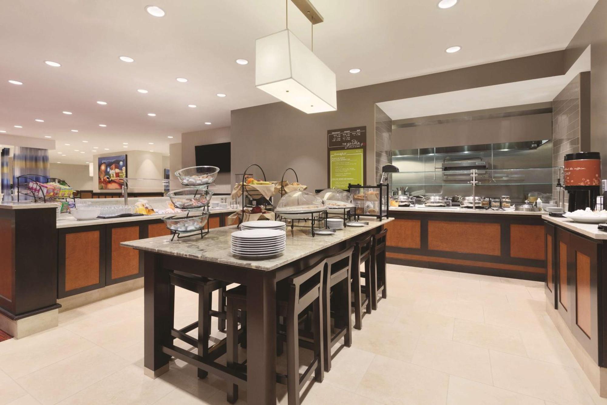 Hilton Garden Inn Falls Church Buitenkant foto